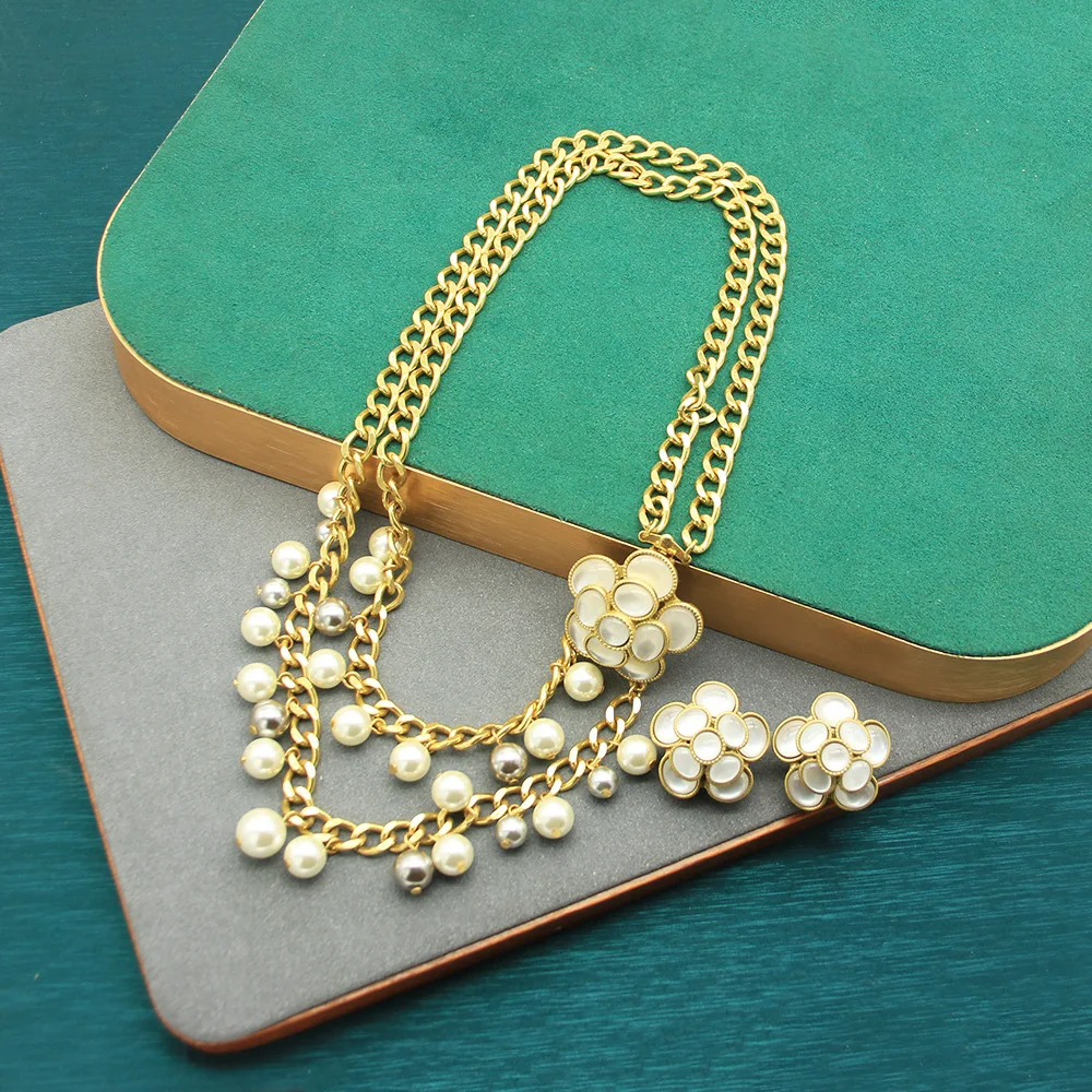 Camellia Necklace Fashionelegantaccessible Luxury Jewelry Earrings Women's Cat Eye Stud Earrings
Camellia Necklace Fashionelegantaccessible Luxury Jewelry Earrings Women's Cat Eye Stud Earrings