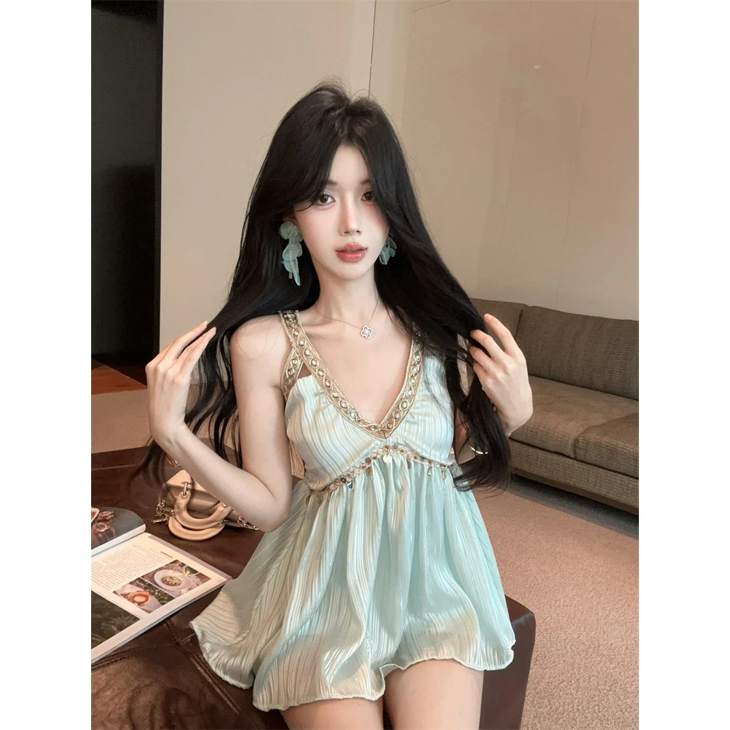 Sexy Fringe V-Neck Shoulder Baring Top for Women Glittering Beads Choker Strap High-End Feel Lace Shirt Summer Fashion
Sexy Fringe V-Neck Shoulder Baring Top for Women Glittering Beads Choker Strap High-End Feel Lace Shirt Summer Fashion