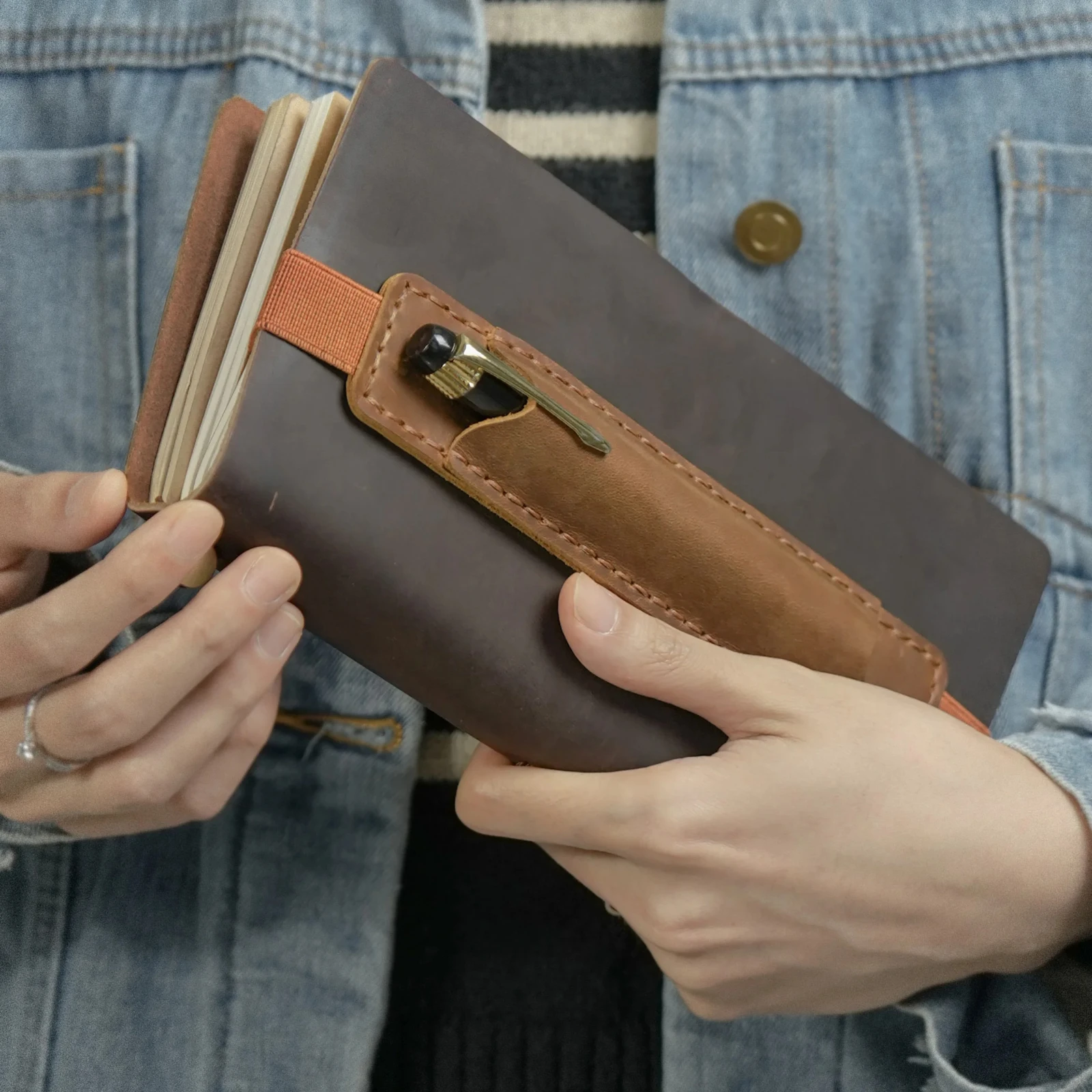 Genuine Leather Pencil Bag with Elastic Band, Portable Pen Case Holder Pen Pouch for Office School and Travel Stationery Supply
Genuine Leather Pencil Bag with Elastic Band, Portable Pen Case Holder Pen Pouch for Office School and Travel Stationery Supply
