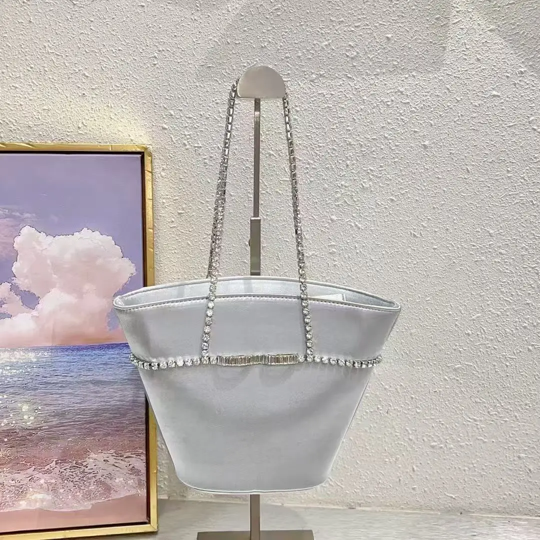 Luxury Satin Bucket Bag Large Capacity Tote Bag Glitter Rhinestones Diamond Chain Women Handbag Fashion Evening Bag Shoulder Bag
Luxury Satin Bucket Bag Large Capacity Tote Bag Glitter Rhinestones Diamond Chain Women Handbag Fashion Evening Bag Shoulder Bag