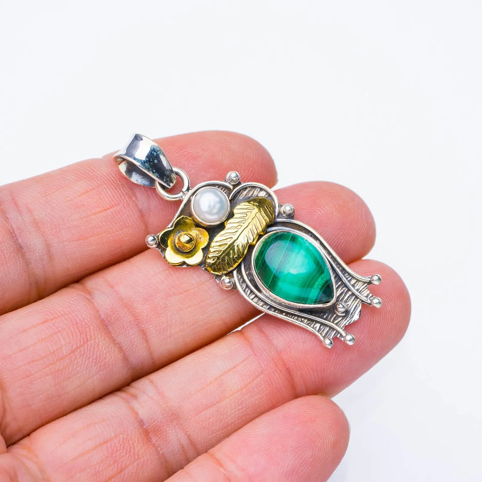 StarGems® Natural Malachite River Pearl Two Tones Feather Handmade 925 Sterling Silver Pendant 2" E3920
StarGems® Natural Malachite River Pearl Two Tones Feather Handmade 925 Sterling Silver Pendant 2" E3920