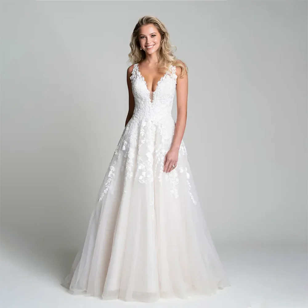 Wedding Dress V Neck Sleeveless A Line Appliques Draped Bride Dress Elegant Bride Gowns Formal Bridal Gown for Wedding Party
Wedding Dress V Neck Sleeveless A Line Appliques Draped Bride Dress Elegant Bride Gowns Formal Bridal Gown for Wedding Party