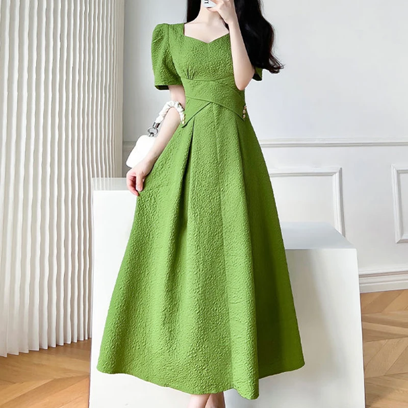 2024 summer new women's clothing French high-end goddess style V-neck cinched waist slimming short sleeved dress
2024 summer new women's clothing French high-end goddess style V-neck cinched waist slimming short sleeved dress