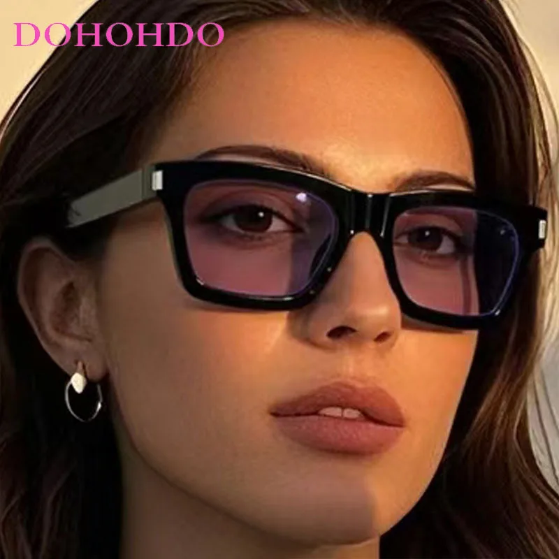 Fashion Rivets Decorate Square Frame Women's Sunglasses Trendy Design Brand Outdoor Drive Retro Men Sunglass Travel Shades UV400
Fashion Rivets Decorate Square Frame Women's Sunglasses Trendy Design Brand Outdoor Drive Retro Men Sunglass Travel Shades UV400