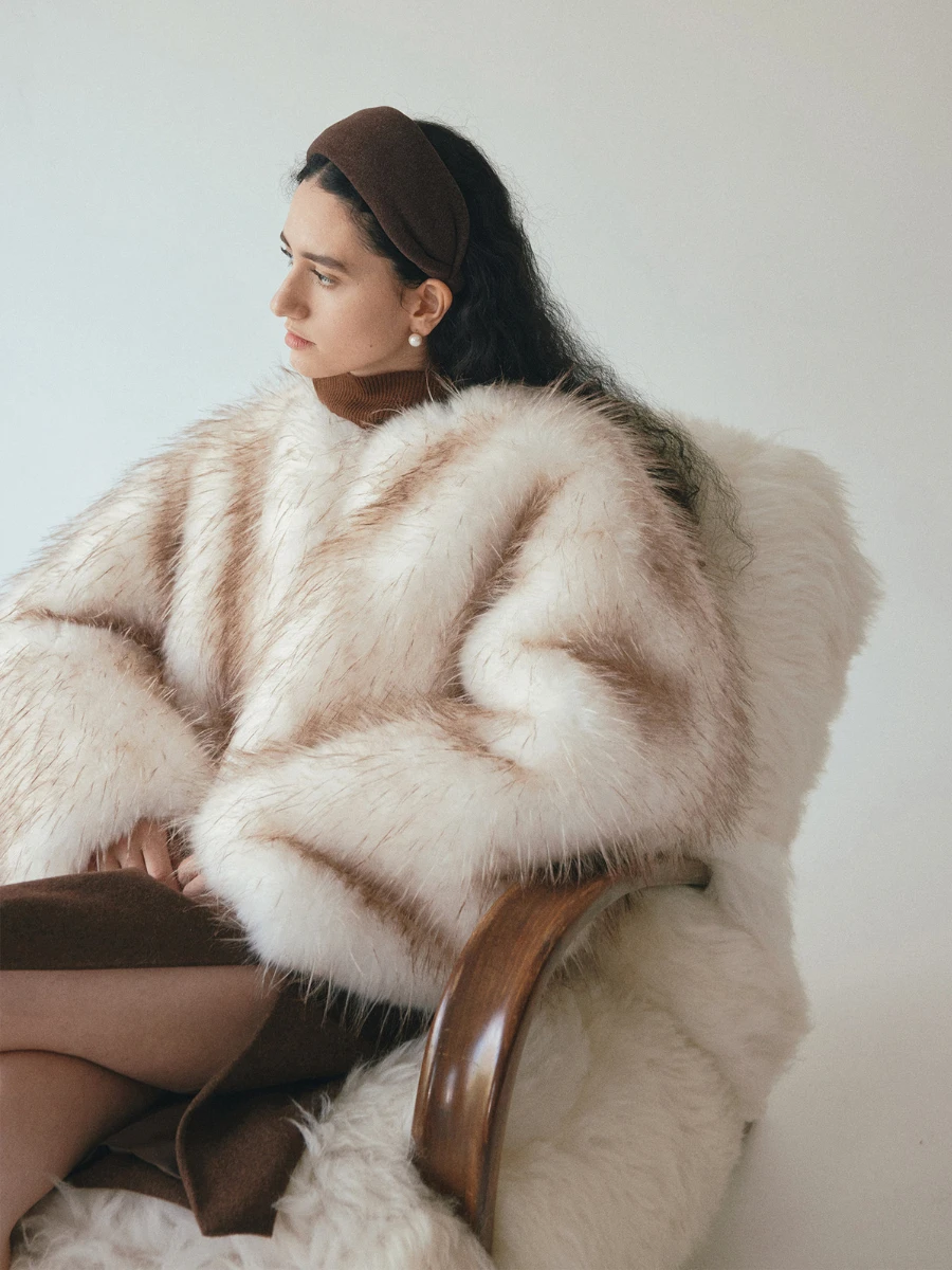 Ультракомфортное женское пальто Colne из искусственного меха с круглым вырезом, новое зимнее дизайнерское пуховое пальто из искусственного меха норки
Ультракомфортное женское пальто Colne из искусственного меха с круглым вырезом, новое зимнее дизайнерское пуховое пальто из искусственного меха норки