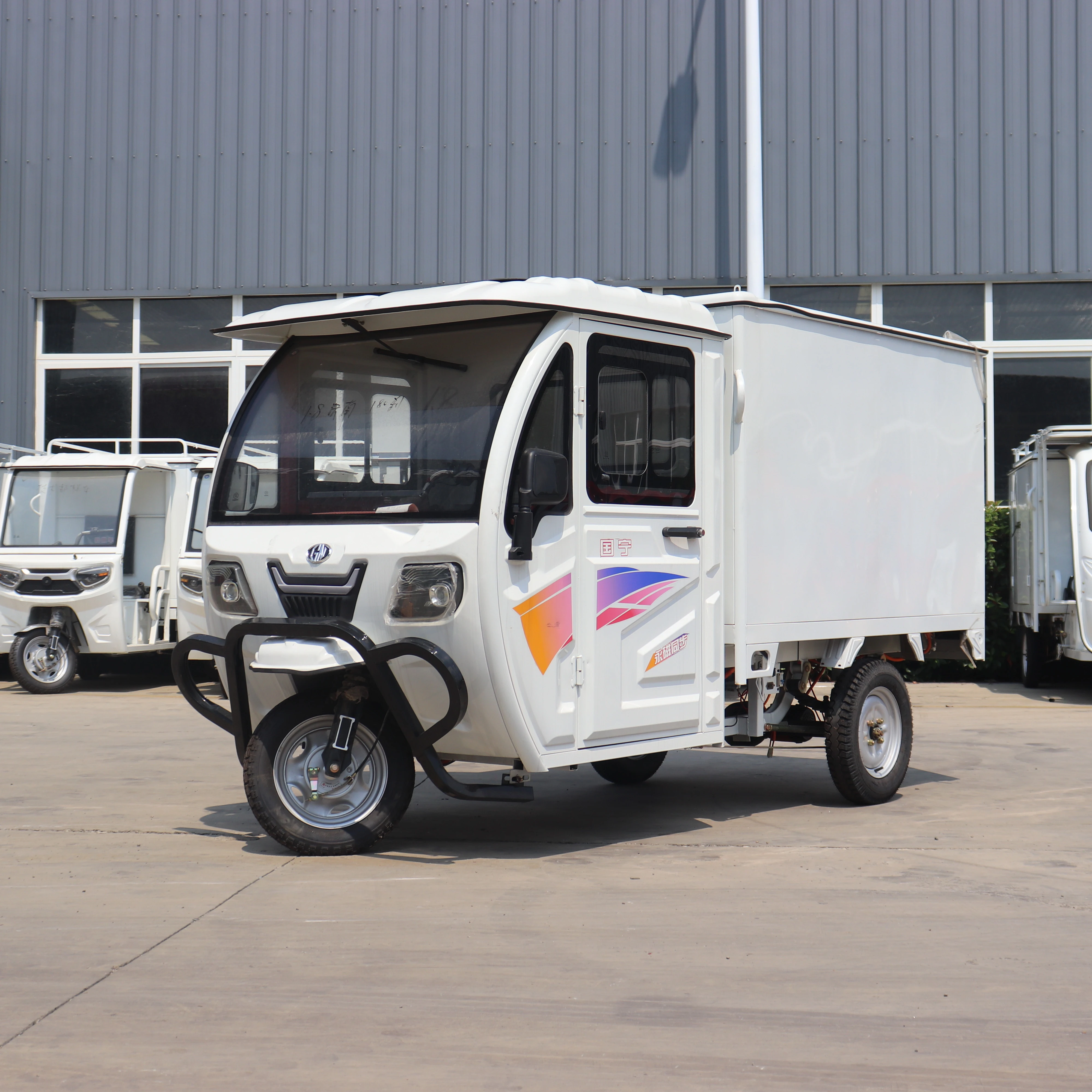 KEYU Custom Designs or Logos 60v800W New Energy Delivery Vehicle Electric Tricycle for Sale
KEYU Custom Designs or Logos 60v800W New Energy Delivery Vehicle Electric Tricycle for Sale