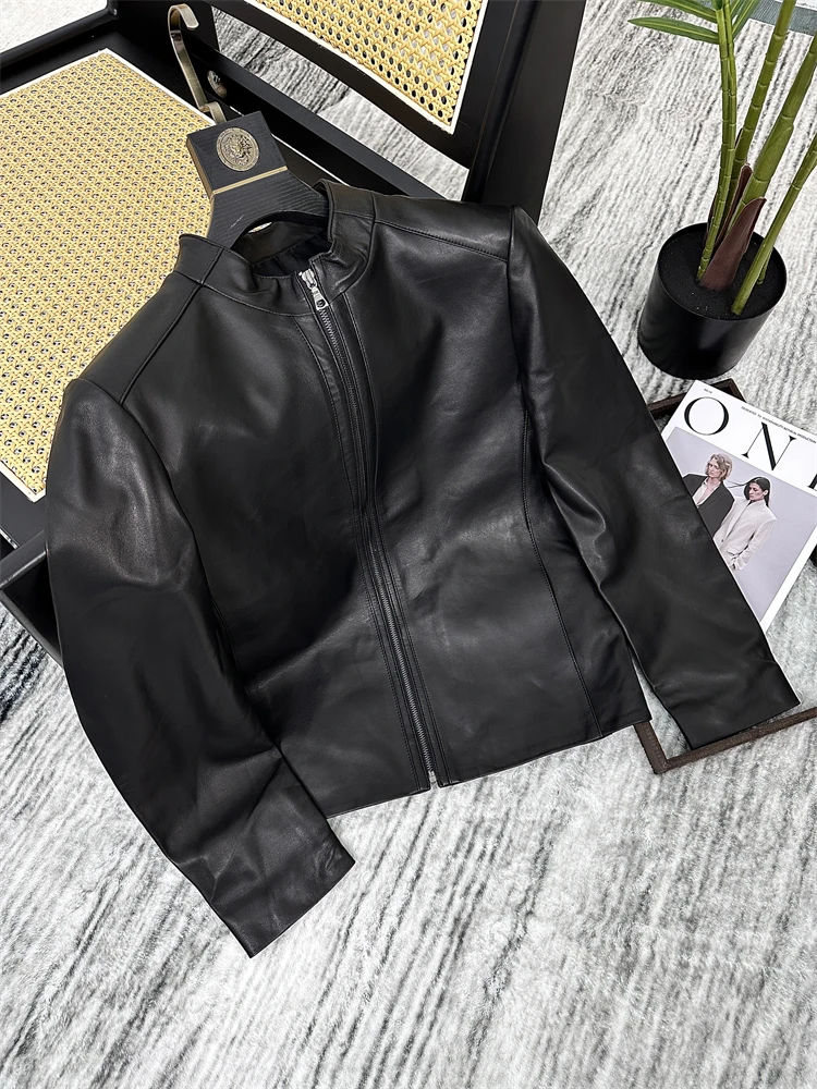 Fashionable Urban Men's Sheepskin Leather Jacket Stand Collar Zipper Closure Casual Style Regular Length Loose Fit Straight Hem
Fashionable Urban Men's Sheepskin Leather Jacket Stand Collar Zipper Closure Casual Style Regular Length Loose Fit Straight Hem