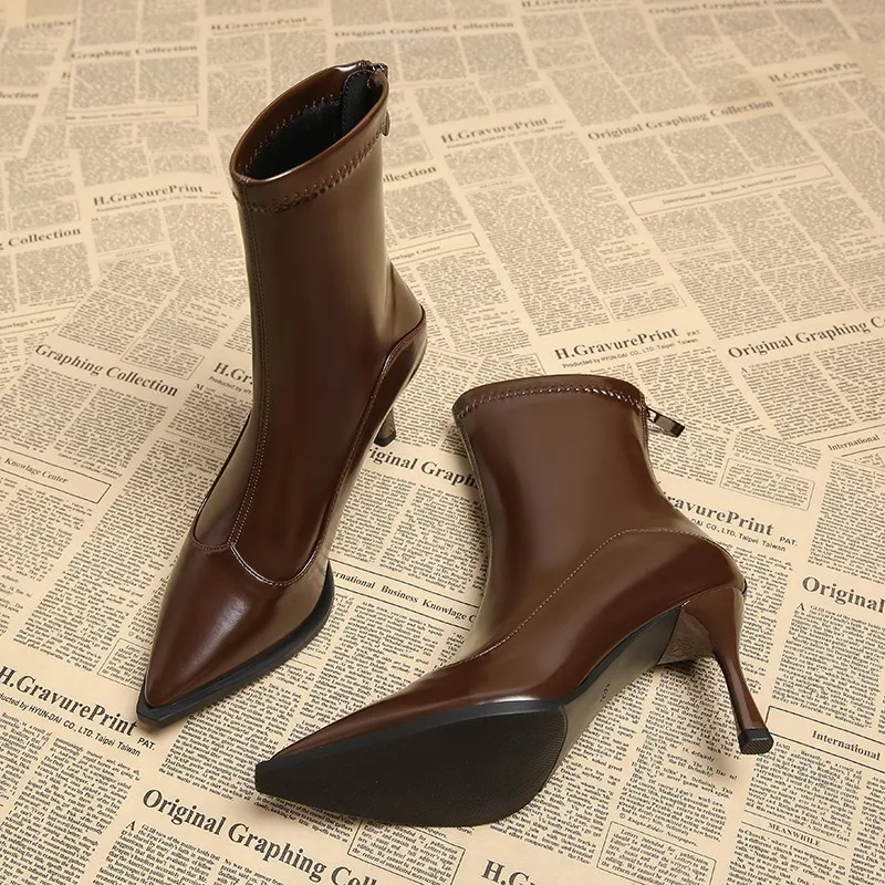 2025Осенне-зимние женские тонкие ботильоны, модные элегантные туфли с острым носком, женские короткие ботильоны на тонком высоком каблуке
2025Осенне-зимние женские тонкие ботильоны, модные элегантные туфли с острым носком, женские короткие ботильоны на тонком высоком каблуке