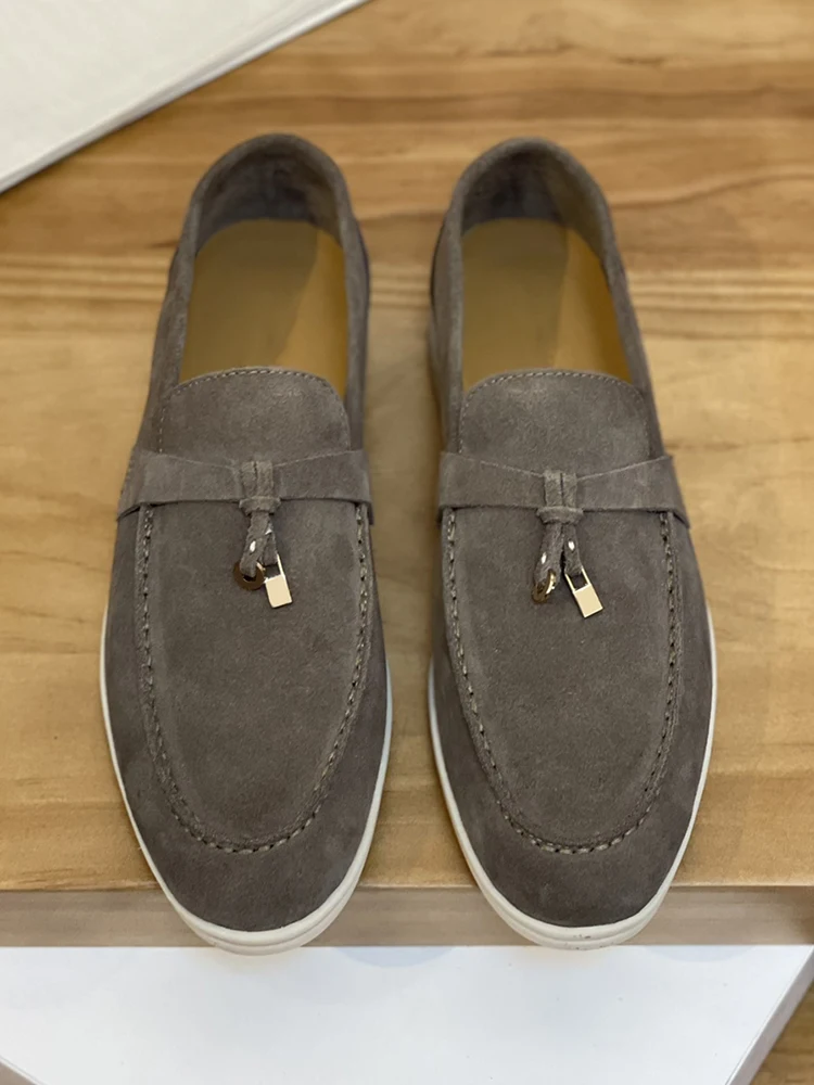 Весенне-осенние повседневные модные винтажные лоферы с низким вырезом и плоской подошвой, мужские туфли с круглым носком, металлическим декором и противоскользящей подошвой
Весенне-осенние повседневные модные винтажные лоферы с низким вырезом и плоской подошвой, мужские туфли с круглым носком, металлическим декором и противоскользящей подошвой