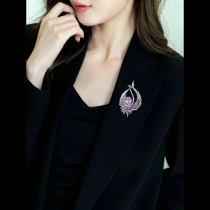 Новая фиксированная брошь для одежды, роскошное высококачественное пальто, брошь для пальто, брошь с блестящим цирконом, фенікс, павлин
Новая фиксированная брошь для одежды, роскошное высококачественное пальто, брошь для пальто, брошь с блестящим цирконом, фенікс, павлин