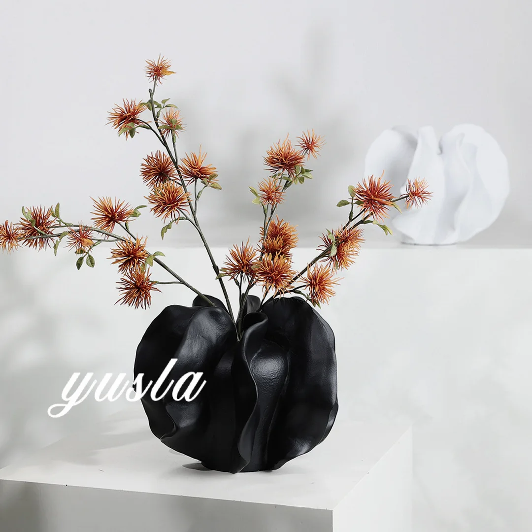 Italian simple living room model dining bar counter cabinet living coffee table insert dried vase flower ware orn
Italian simple living room model dining bar counter cabinet living coffee table insert dried vase flower ware orn