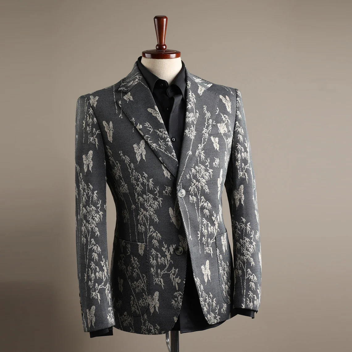 KIDWHXR Man Blazer Fashion Printed Turn Down Collar Male Suit Coat Single-breasted Long Sleeve Pocket Versatile Men Outerwear
KIDWHXR Man Blazer Fashion Printed Turn Down Collar Male Suit Coat Single-breasted Long Sleeve Pocket Versatile Men Outerwear