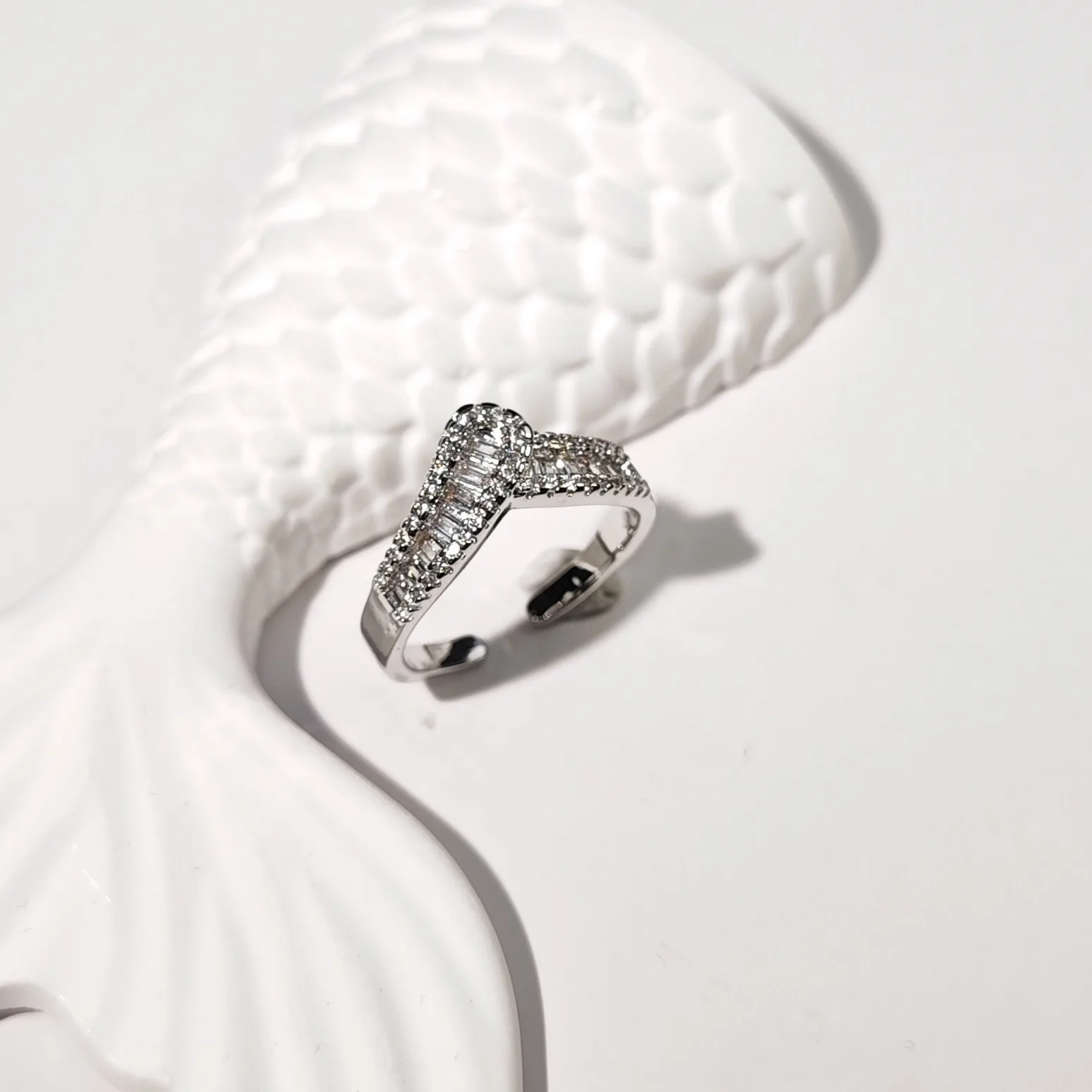 Star River Broken Diamond Нерегулярная вспышка с бриллиантами Регулируемый Премиум Sense Noble Qi
Star River Broken Diamond Нерегулярная вспышка с бриллиантами Регулируемый Премиум Sense Noble Qi