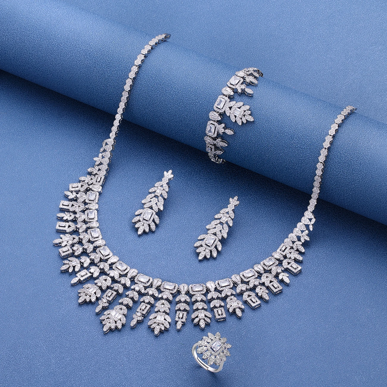 2023 New Cubic zirconia Pearl Necklace Earrings Set of 4 Women's Wedding Party All Zircon Dubai Bridal Jewelry Set Gift
2023 New Cubic zirconia Pearl Necklace Earrings Set of 4 Women's Wedding Party All Zircon Dubai Bridal Jewelry Set Gift