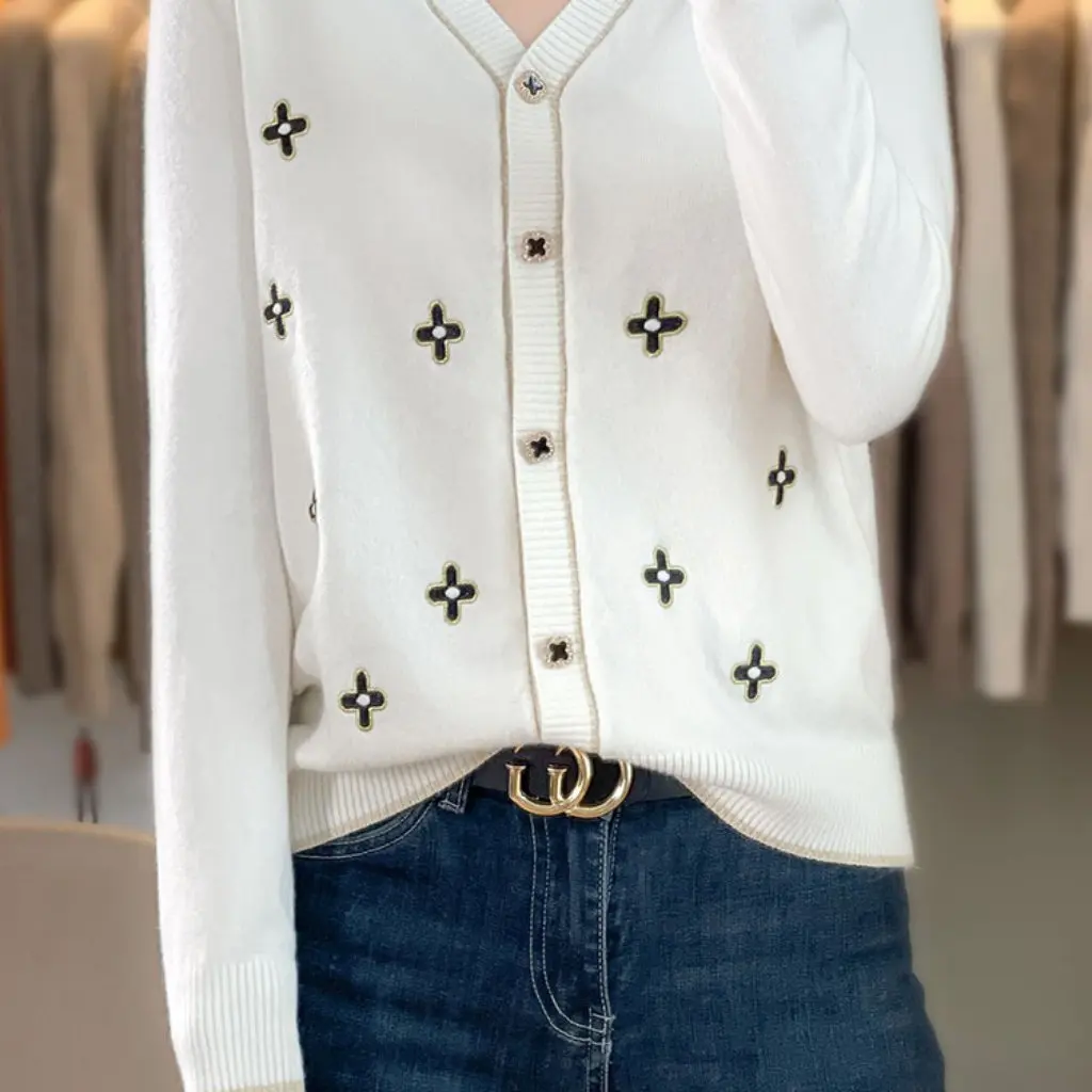 Women's Autumn V-Neck Embroidered Knitted Cardigan Long Sleeve Style Sweater Top Fashion Knitted Jacket
Women's Autumn V-Neck Embroidered Knitted Cardigan Long Sleeve Style Sweater Top Fashion Knitted Jacket