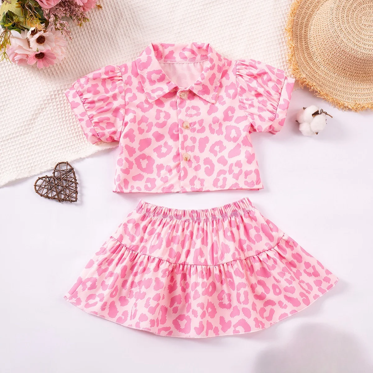 2025 Summer 2pcs full leopard printed girls set pink single T-shirt And Pleated skirt Baby Girl Outfit
2025 Summer 2pcs full leopard printed girls set pink single T-shirt And Pleated skirt Baby Girl Outfit