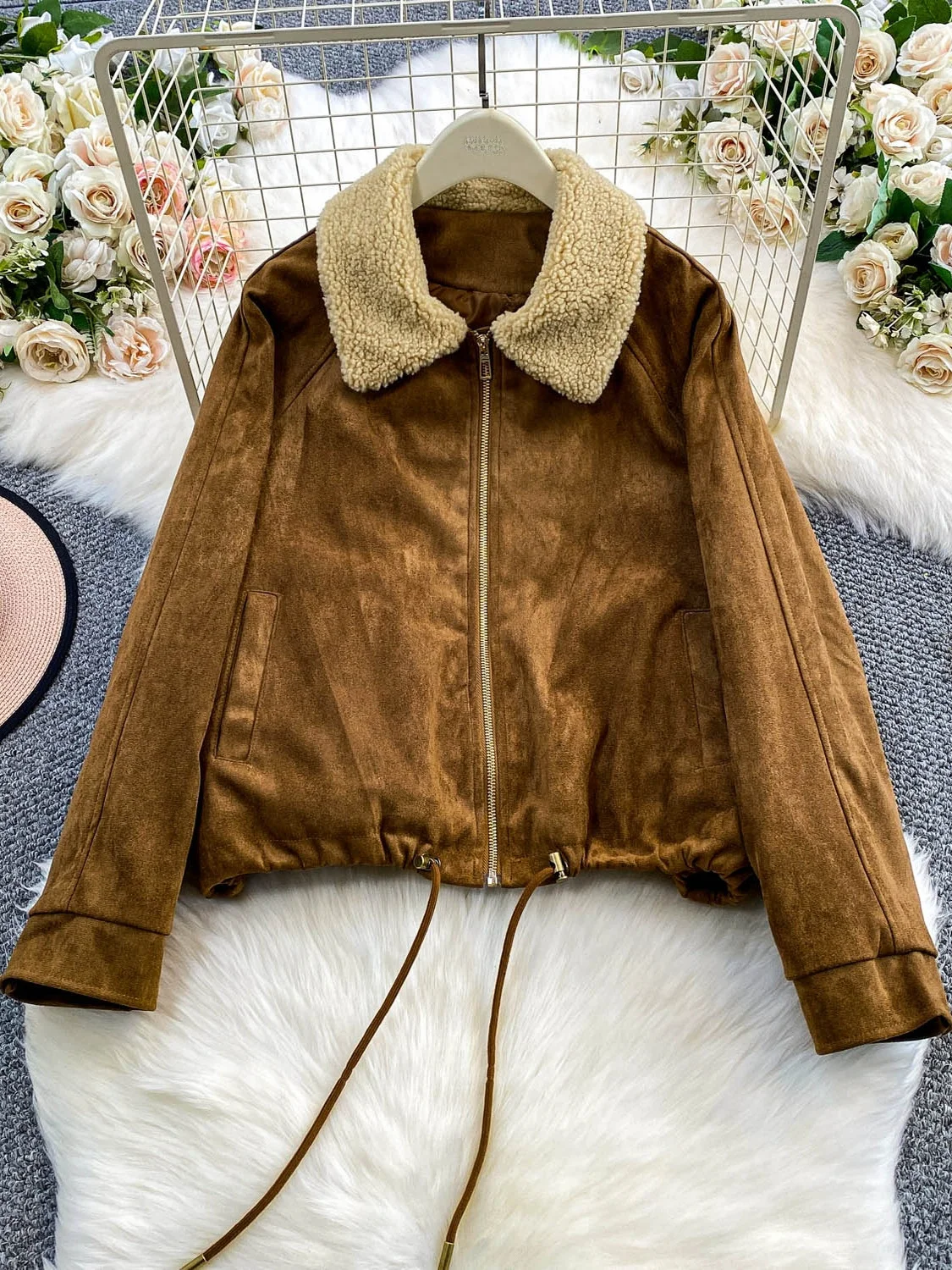 Коричневый жакет из кожи оленя с бархатным воротником из овечьего меха, женский зимний свободный утягивающий топ на молнии, теплая мода
Коричневый жакет из кожи оленя с бархатным воротником из овечьего меха, женский зимний свободный утягивающий топ на молнии, теплая мода