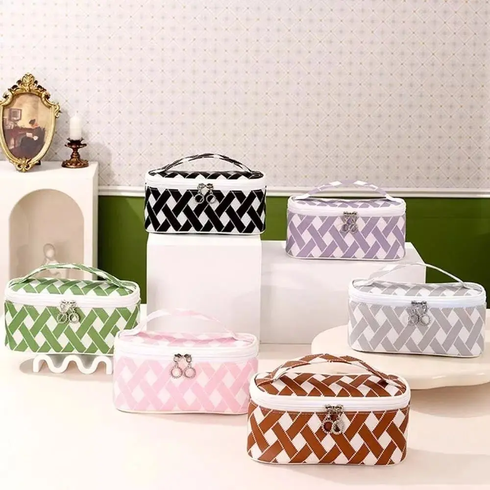 New Leather Makeup Bag Durable Portable Storage Toiletry Bag Large Capacity Wear-resistant Wash Bag Travel
New Leather Makeup Bag Durable Portable Storage Toiletry Bag Large Capacity Wear-resistant Wash Bag Travel
