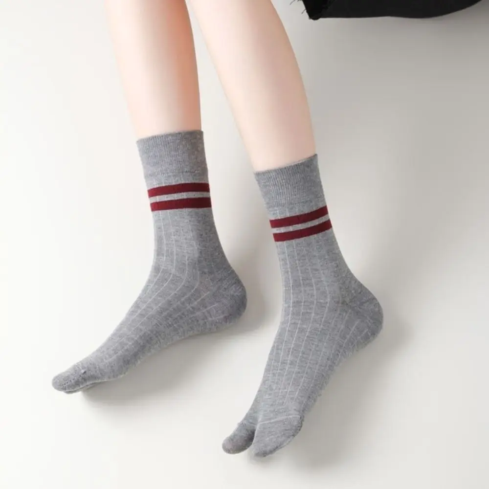 2Pairs Simple Stripe Two Toe Tube Socks Breathable Anti Slip Toe Mid Calf Socks Cotton Hosiery Toe Separator Socks Women
2Pairs Simple Stripe Two Toe Tube Socks Breathable Anti Slip Toe Mid Calf Socks Cotton Hosiery Toe Separator Socks Women