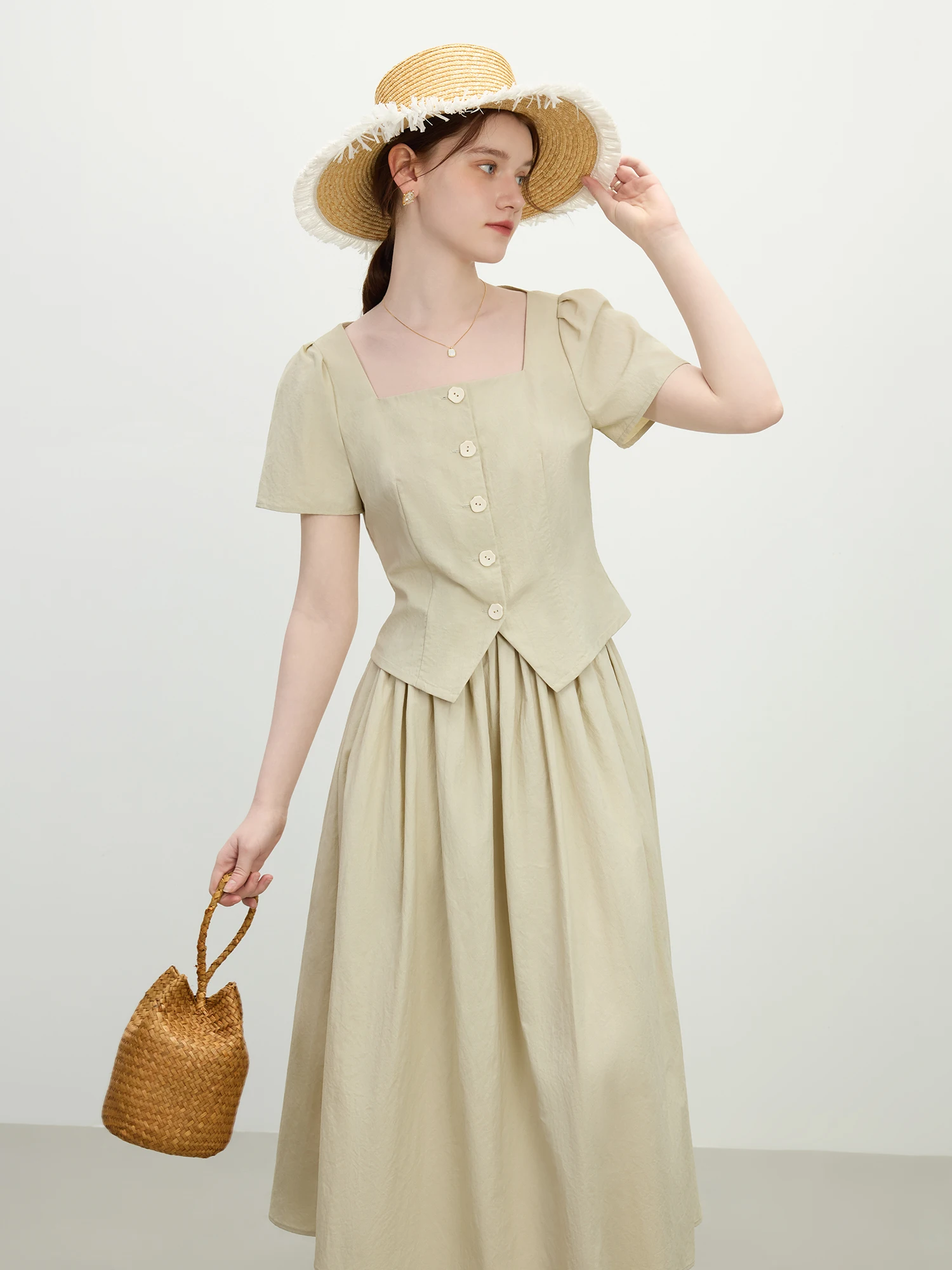 FSLE French Style Minimalist Square Collar Short-sleeved Shirt Women 2025 Summer New Arrival Top Skirt Suit 25FS12126+25FS12127
FSLE French Style Minimalist Square Collar Short-sleeved Shirt Women 2025 Summer New Arrival Top Skirt Suit 25FS12126+25FS12127