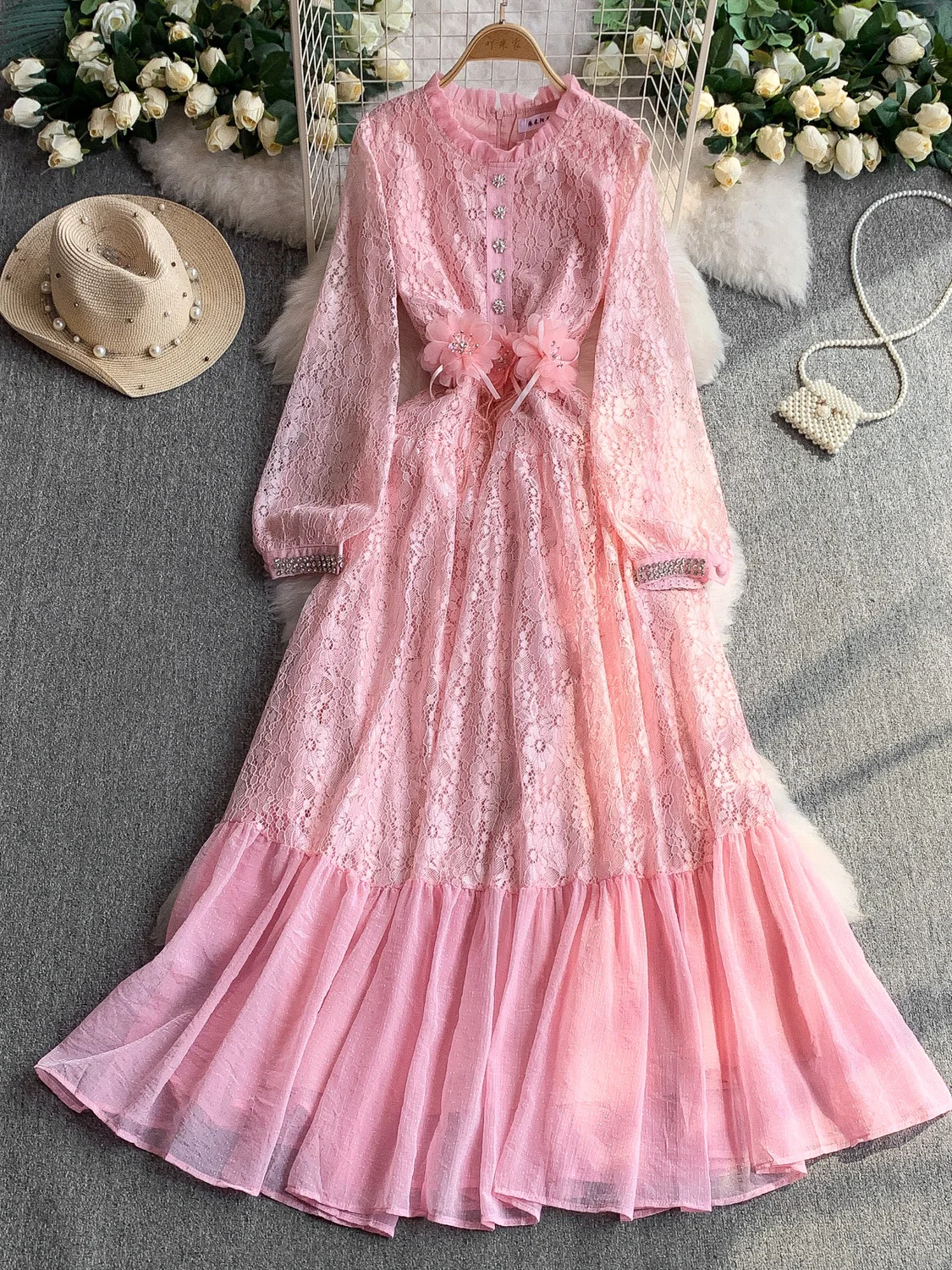 Женское длинное платье Ele Lace с длинными рукавами, объемной вышивкой, цветочным узором и завышенной талией, расклешенное, с широким подолом
Женское длинное платье Ele Lace с длинными рукавами, объемной вышивкой, цветочным узором и завышенной талией, расклешенное, с широким подолом
