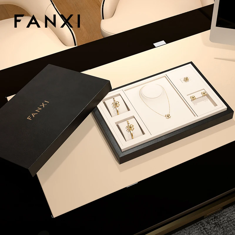 Light luxury jewelry box, high-end PU leather ring box, necklace, watch, jewelry display, jewelry storage box
Light luxury jewelry box, high-end PU leather ring box, necklace, watch, jewelry display, jewelry storage box