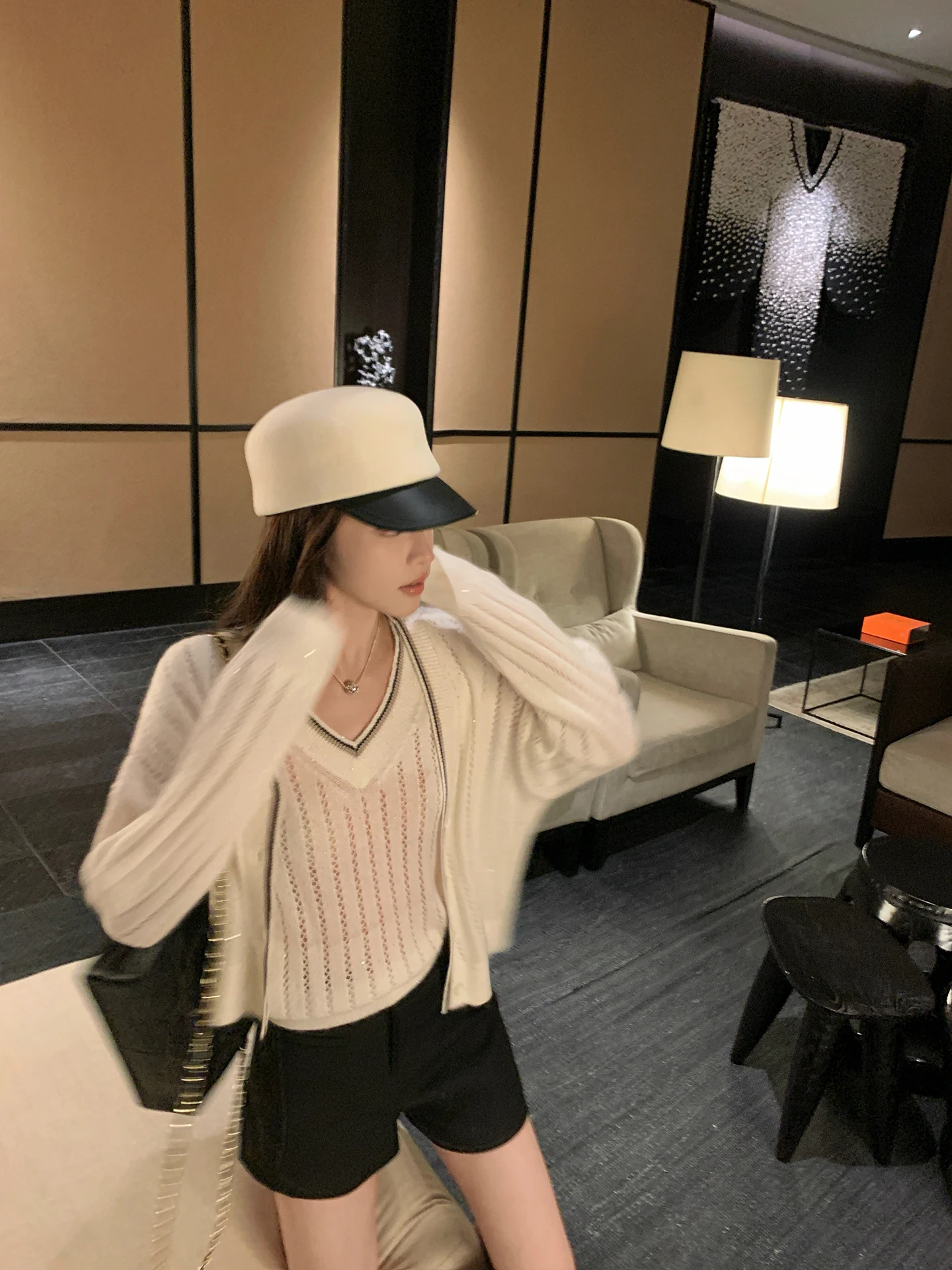 Женский вязаный свитер Cchen Casual Sle с V-образным вырезом и длинными рукавами, с эффектом похудения, из смесовой шерсти, для повседневной носки
Женский вязаный свитер Cchen Casual Sle с V-образным вырезом и длинными рукавами, с эффектом похудения, из смесовой шерсти, для повседневной носки