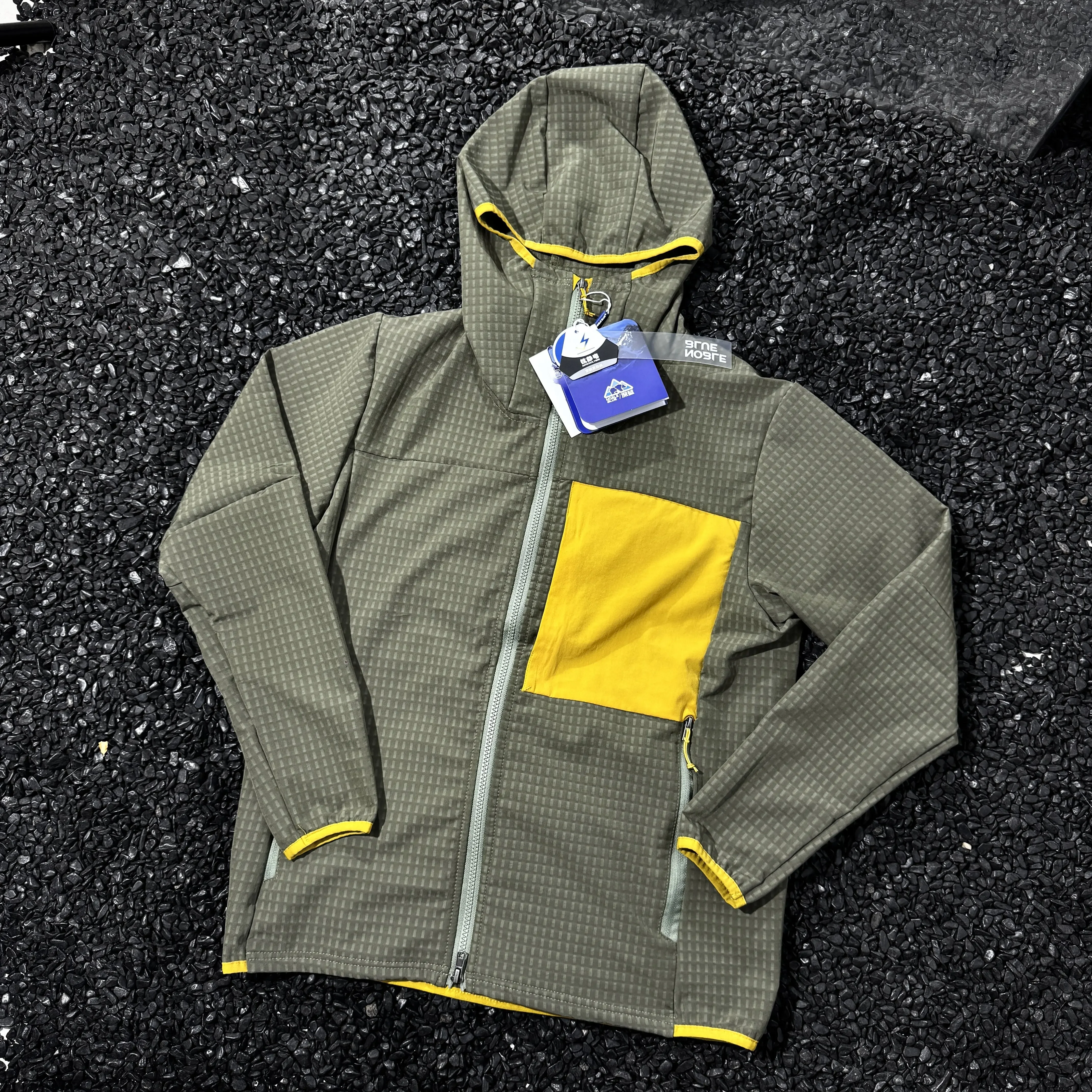 Waffle fleece outdoor warm windproof waterproof breathable hooded sweater R/1
Waffle fleece outdoor warm windproof waterproof breathable hooded sweater R/1