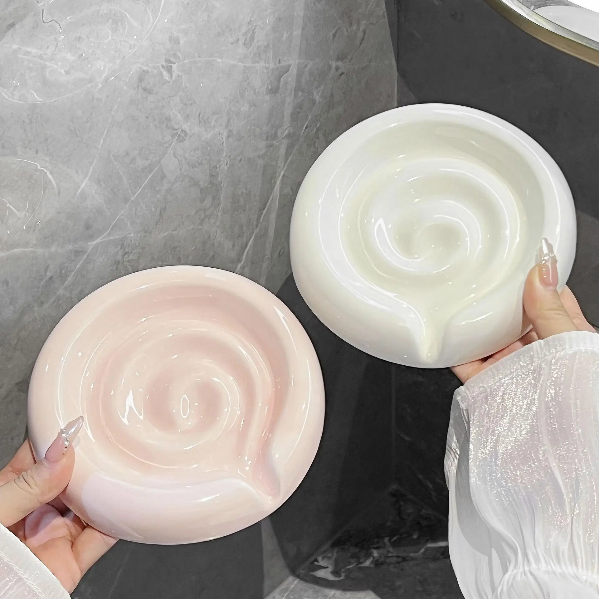 Lollipop Shaped Ceramic Soap Box Self Draining Water Moisture-proof Bathroom Soap Holder Delicate Light Luxury Soap Dish
Lollipop Shaped Ceramic Soap Box Self Draining Water Moisture-proof Bathroom Soap Holder Delicate Light Luxury Soap Dish