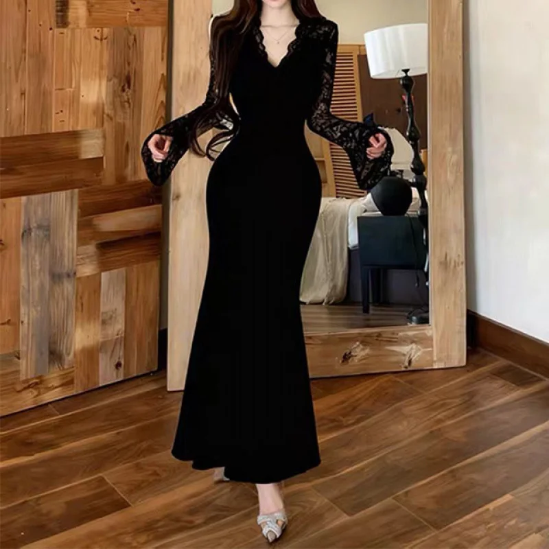 V Lace Collar Bell Sleeve Dress Waist-Cinching Slim-Fit Fishtail Hem Formal Dress
V Lace Collar Bell Sleeve Dress Waist-Cinching Slim-Fit Fishtail Hem Formal Dress