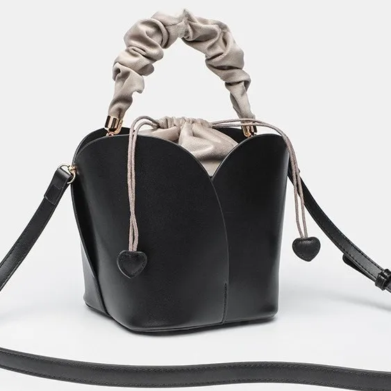 High End Diaper Bag Elegant Vintage Casual Simple Luxury Leather Classic Paris Designer Trendy Fashionable Women Bag
High End Diaper Bag Elegant Vintage Casual Simple Luxury Leather Classic Paris Designer Trendy Fashionable Women Bag