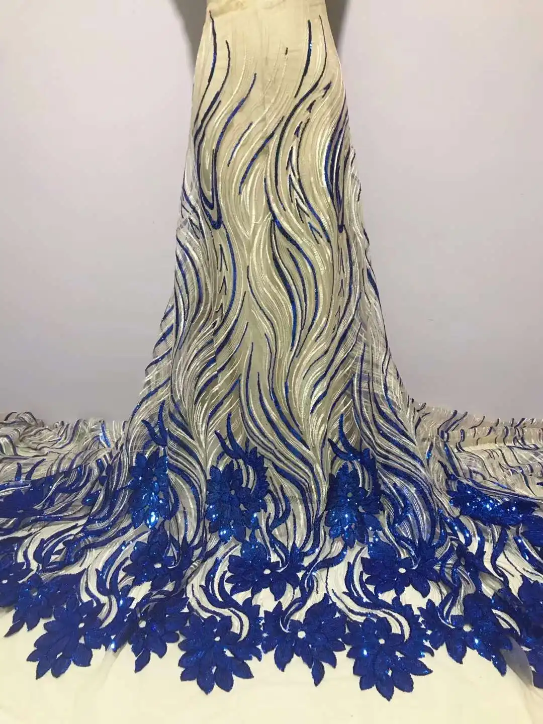 Pretty Dress Design African lace Sequined Thread Embroidery French mesh Yarn Fabric /Evening Dress /Fashionable/ Weddings
Pretty Dress Design African lace Sequined Thread Embroidery French mesh Yarn Fabric /Evening Dress /Fashionable/ Weddings