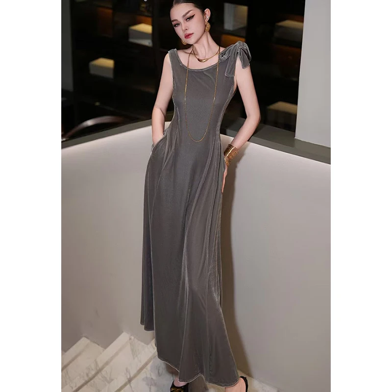 Summer Slanted Collar Cut Design is Made of human Rayon +Velvet Fabric With Irregular Shoulder Straps Which Women's Dresses
Summer Slanted Collar Cut Design is Made of human Rayon +Velvet Fabric With Irregular Shoulder Straps Which Women's Dresses