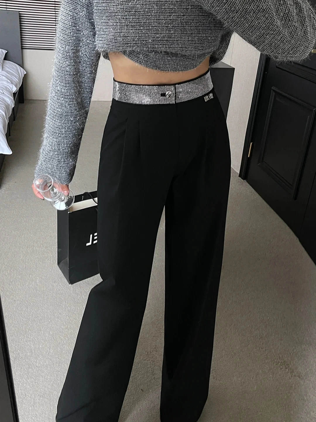 High-End Chic Straight Leg Suit Pants Women's Spring Autumn Glittering Floor-Length Wide Leg Pants Luxury Sensation
High-End Chic Straight Leg Suit Pants Women's Spring Autumn Glittering Floor-Length Wide Leg Pants Luxury Sensation