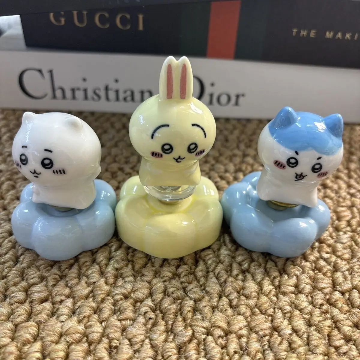 Cute Chiikawa Hachiware Usagi Whirling Ceramic Desk Ornament Rotating Toy Birthday Gift
Cute Chiikawa Hachiware Usagi Whirling Ceramic Desk Ornament Rotating Toy Birthday Gift