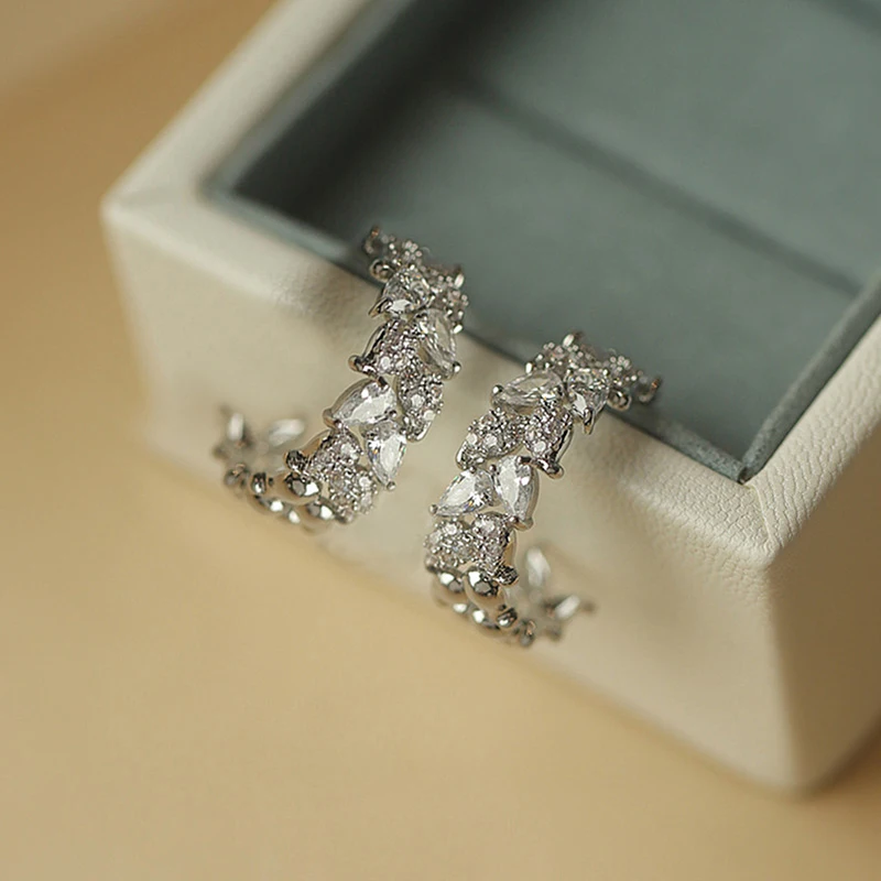 Huitan Bling Bling Hoop Earrings for Women Full Crystal Cubic Zirconia New Fashion Female Earrings Daily Wear Statement Jewelry
Huitan Bling Bling Hoop Earrings for Women Full Crystal Cubic Zirconia New Fashion Female Earrings Daily Wear Statement Jewelry