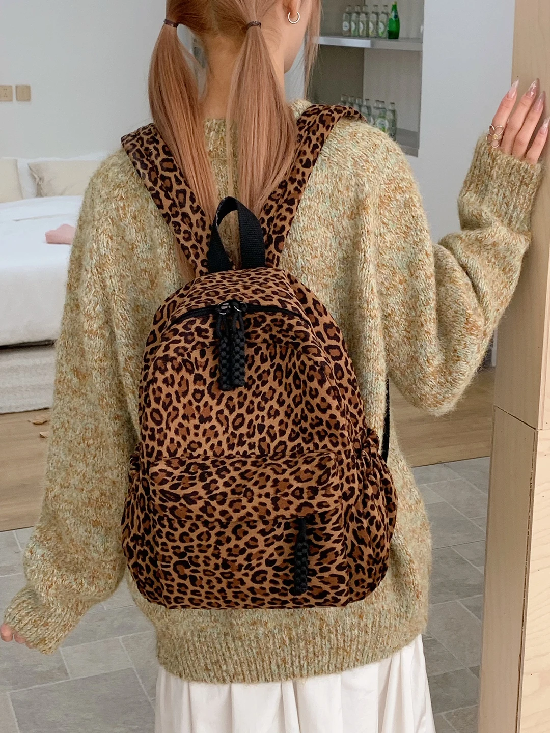 Fashionable Large Capacity Leopard Print Canvas Backpack Women's College Style Lightweight Bookbag Casual Simple Style Backpack
Fashionable Large Capacity Leopard Print Canvas Backpack Women's College Style Lightweight Bookbag Casual Simple Style Backpack