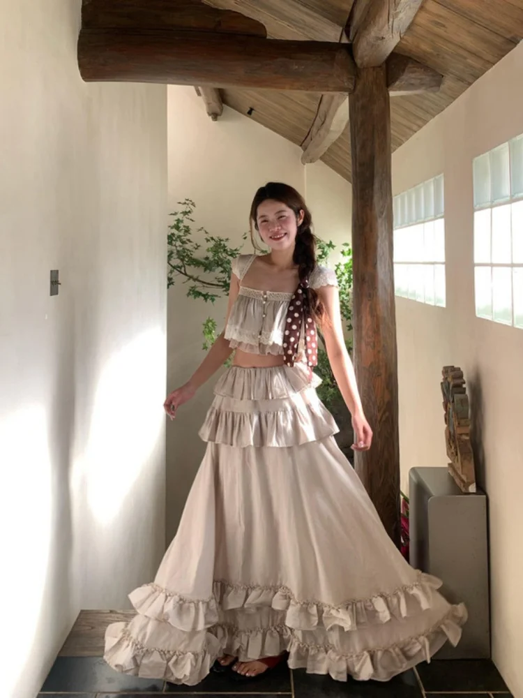 Fashionable Unique Women's Summer Vacation Style Set Slimming Half Skirt Trendy Top And Bottoms Ensemble Age Defying Outfit
Fashionable Unique Women's Summer Vacation Style Set Slimming Half Skirt Trendy Top And Bottoms Ensemble Age Defying Outfit