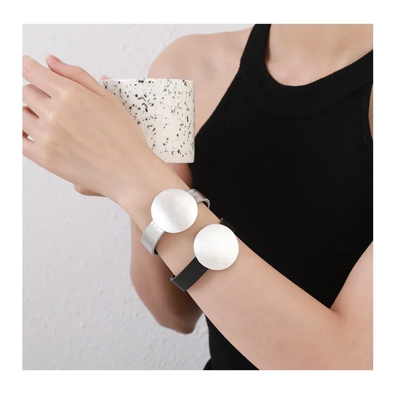 Special for New Hot-selling Bracelets, Women's Fashion Versatile Geometric Brushed Leather Bracelets
Special for New Hot-selling Bracelets, Women's Fashion Versatile Geometric Brushed Leather Bracelets