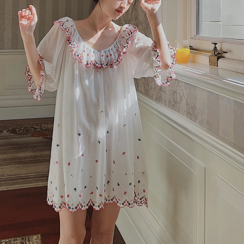 Fairy Pure Cotton Loose Night Dress Summer Embroidery Round Neck Nightgown Sexy Lace Nightdress Princess Sleepwear Nightwear
Fairy Pure Cotton Loose Night Dress Summer Embroidery Round Neck Nightgown Sexy Lace Nightdress Princess Sleepwear Nightwear