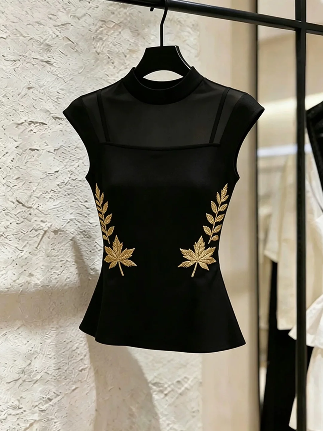 Elegant Embroidered Slim Fit round Neck Top Retro Style Versatile Design Summer Fashionable Women's Silk Shirt Korean Style
Elegant Embroidered Slim Fit round Neck Top Retro Style Versatile Design Summer Fashionable Women's Silk Shirt Korean Style