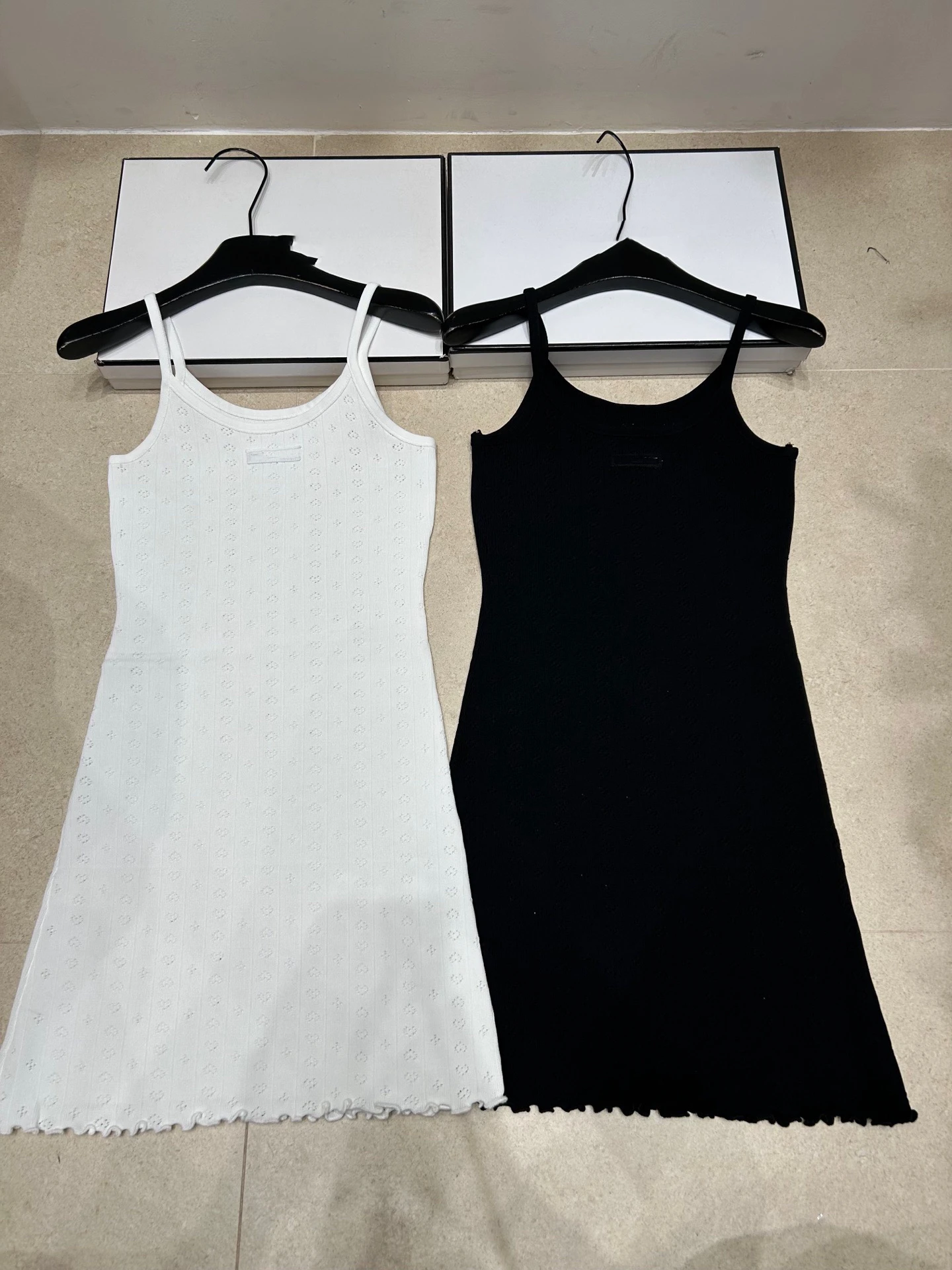 VIBE Summer New Knitted Strap Dress Women Slim Fit Sexy Sleeveless Wrap around Skirt Breathable Soft Fine Gauge Chinese Made
VIBE Summer New Knitted Strap Dress Women Slim Fit Sexy Sleeveless Wrap around Skirt Breathable Soft Fine Gauge Chinese Made