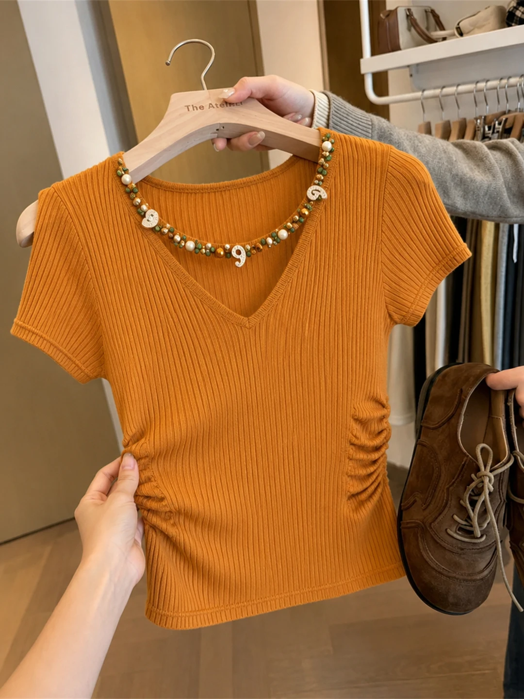 Korean Style Ice Silk Short Sleeve Knitted Top V-Neck Slim Fit Color Comfortable Summer T-Shirt Women's Fashion
Korean Style Ice Silk Short Sleeve Knitted Top V-Neck Slim Fit Color Comfortable Summer T-Shirt Women's Fashion