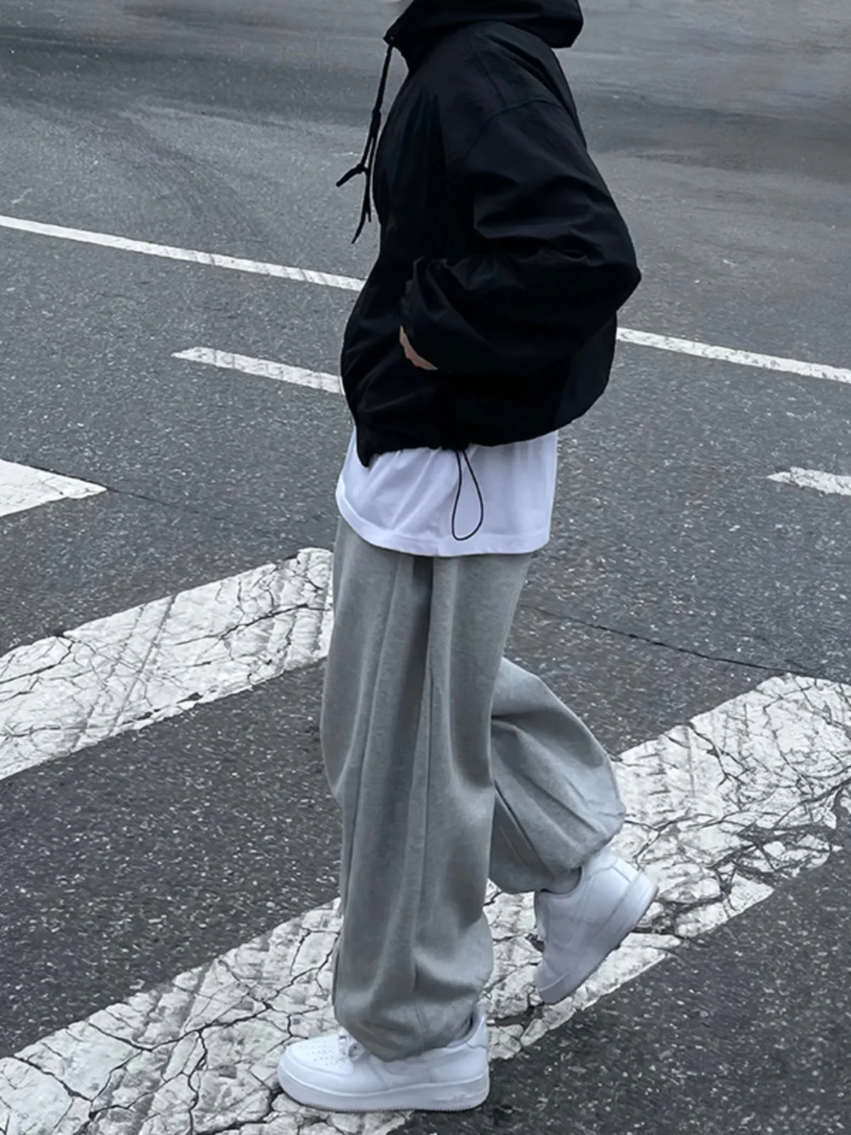 Loose Men's Streetwear Sport Pants Spring Autumn Wide Leg Casual Trousers Youth Faion Comfortable Drapey Cuffed Sweatpants
Loose Men's Streetwear Sport Pants Spring Autumn Wide Leg Casual Trousers Youth Faion Comfortable Drapey Cuffed Sweatpants