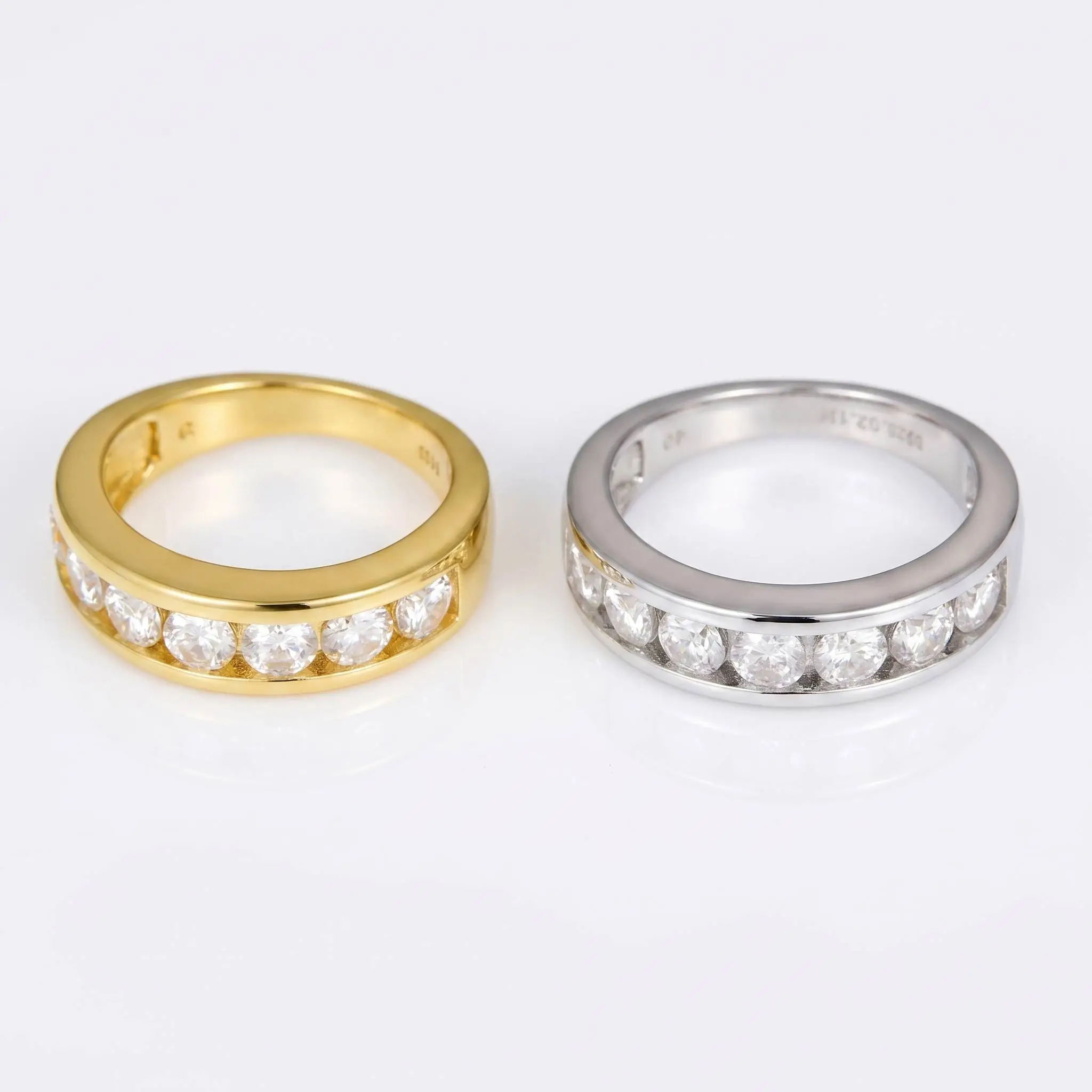 Fashion Unisex Channel Set Moissanite Ring S925 Silver Gold Plated D VVS1 Wedding Band For Men & Women
Fashion Unisex Channel Set Moissanite Ring S925 Silver Gold Plated D VVS1 Wedding Band For Men & Women