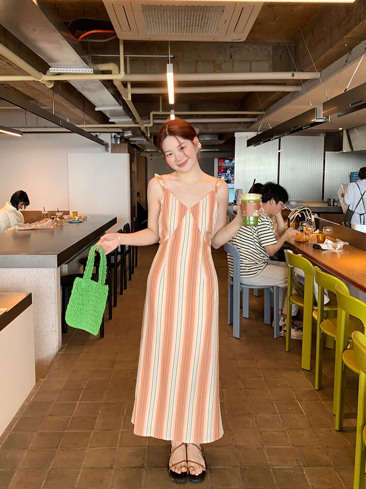Korean Style Vertical Striped Vest Strap Women's Waist Cinching Holiday Style Summer Dress Casual Loose Fit V-Neck A-Line Skirt
Korean Style Vertical Striped Vest Strap Women's Waist Cinching Holiday Style Summer Dress Casual Loose Fit V-Neck A-Line Skirt