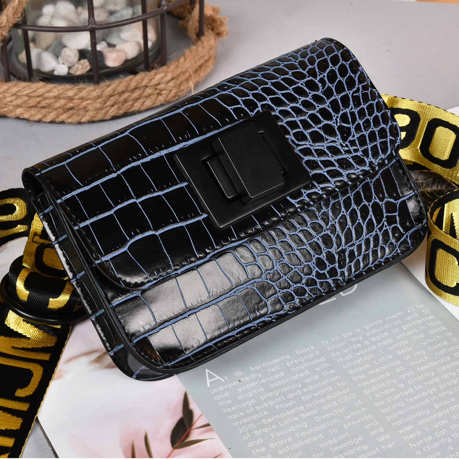 Waist Belt Bags For Women Crossbody Waist Bag Adjustable Strap Vegan PU Leather Women Messenger Handbag
Waist Belt Bags For Women Crossbody Waist Bag Adjustable Strap Vegan PU Leather Women Messenger Handbag