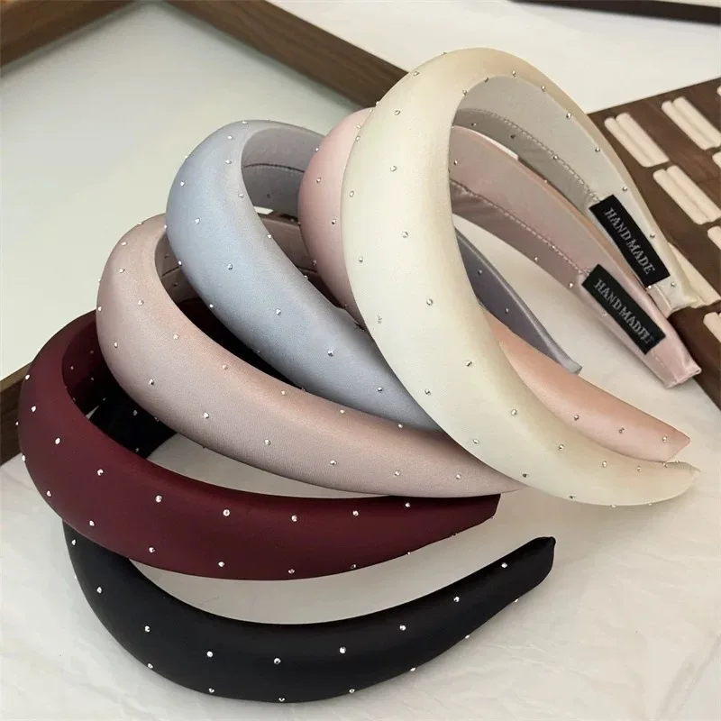 2026 high-end satin hot diamond sponge headband, female high cranial top headband, fashionable face, small Internet celebrity going out hair bundle
2026 high-end satin hot diamond sponge headband, female high cranial top headband, fashionable face, small Internet celebrity going out hair bundle