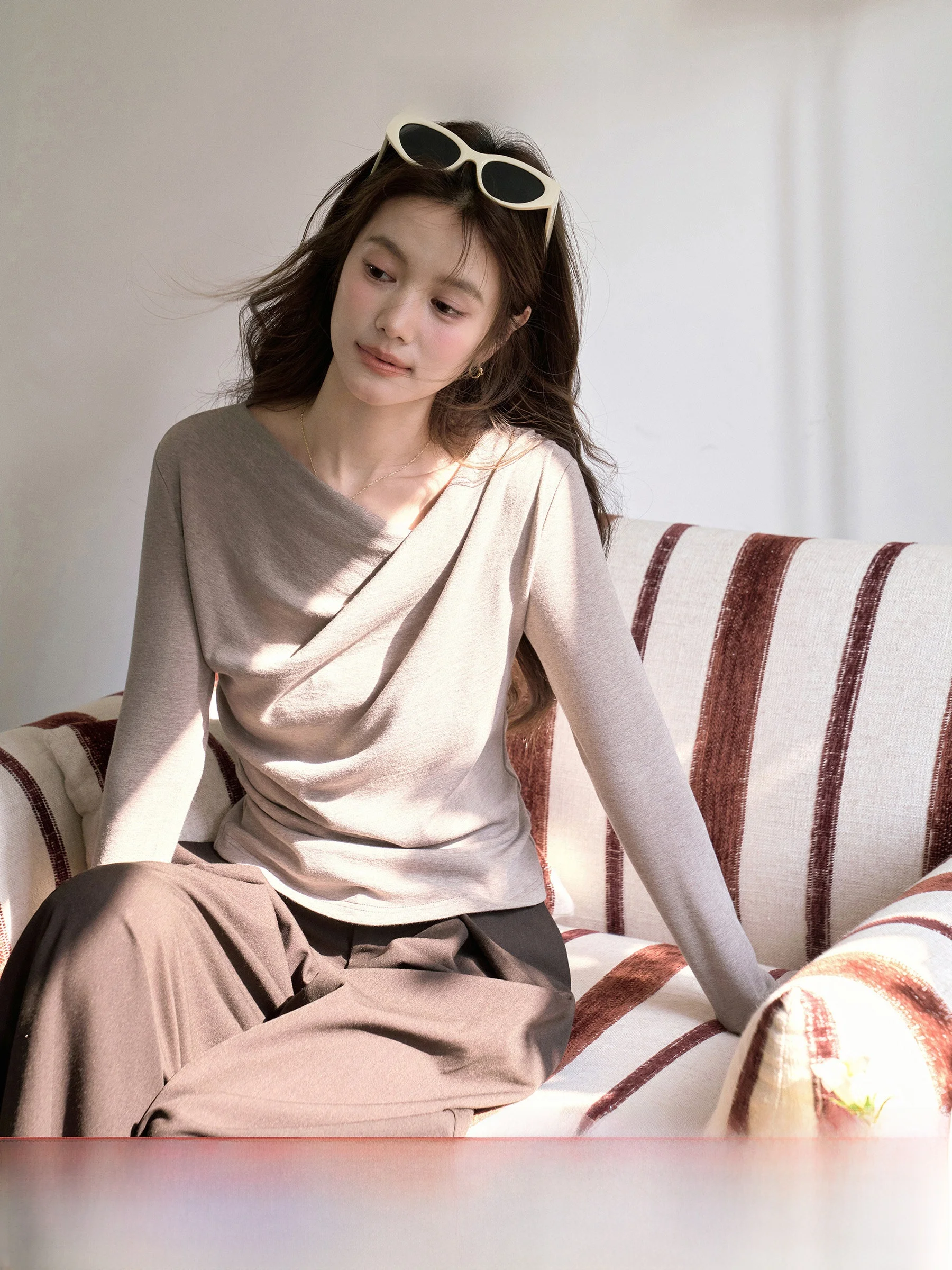 Soft Narrative Long Sleeve V-Neck T-Shirt Women's Base Layer Shirt Slim Fit Inner Wear Casual Style Spring 2026
Soft Narrative Long Sleeve V-Neck T-Shirt Women's Base Layer Shirt Slim Fit Inner Wear Casual Style Spring 2026