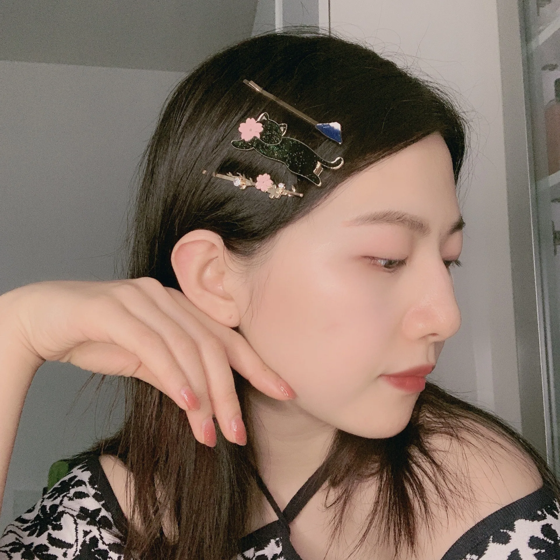 Japanese Cat Sparkly Star Cartoon Side Hair Clip for Girls Cute Adorable Decor Portable Charms
Japanese Cat Sparkly Star Cartoon Side Hair Clip for Girls Cute Adorable Decor Portable Charms